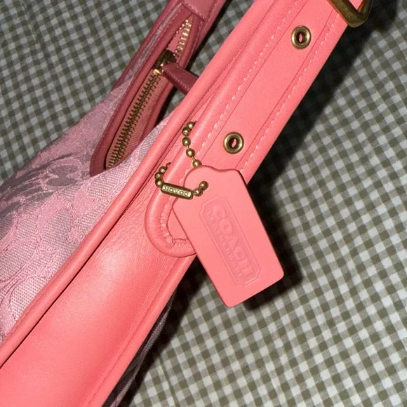 Authentic Coach Pink Signature Shoulder Bag - Picture 4 of 8